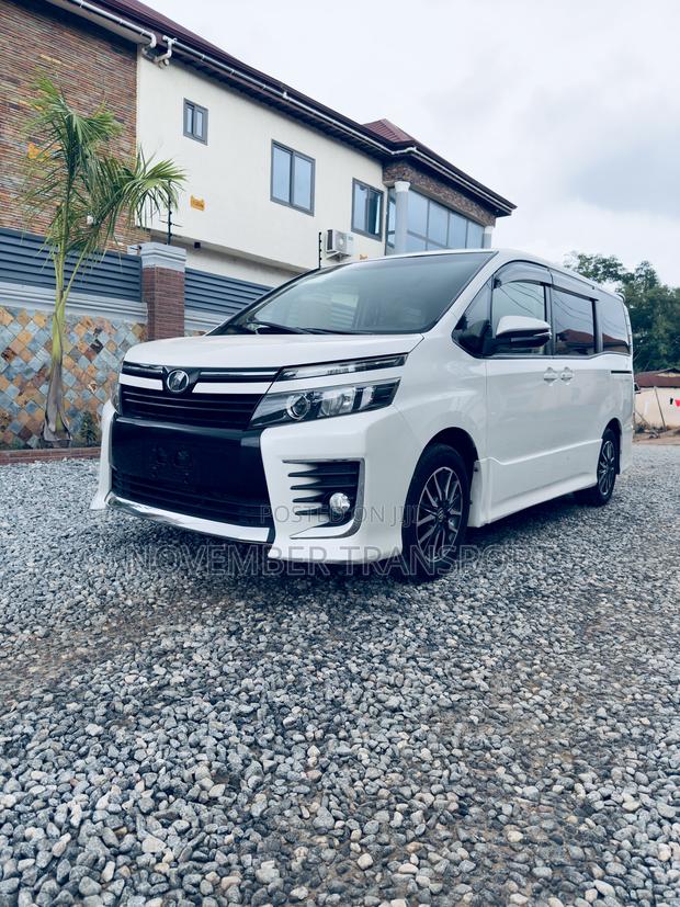 Toyota Voxy SV Premium 2014 White