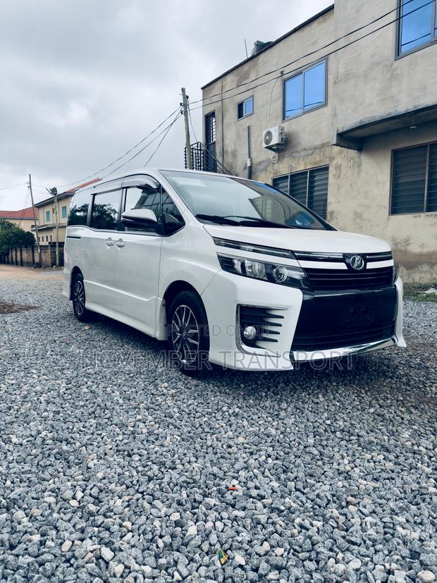 Toyota Voxy SV Premium 2014 White