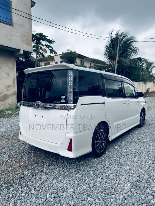 Toyota Voxy SV Premium 2014 White