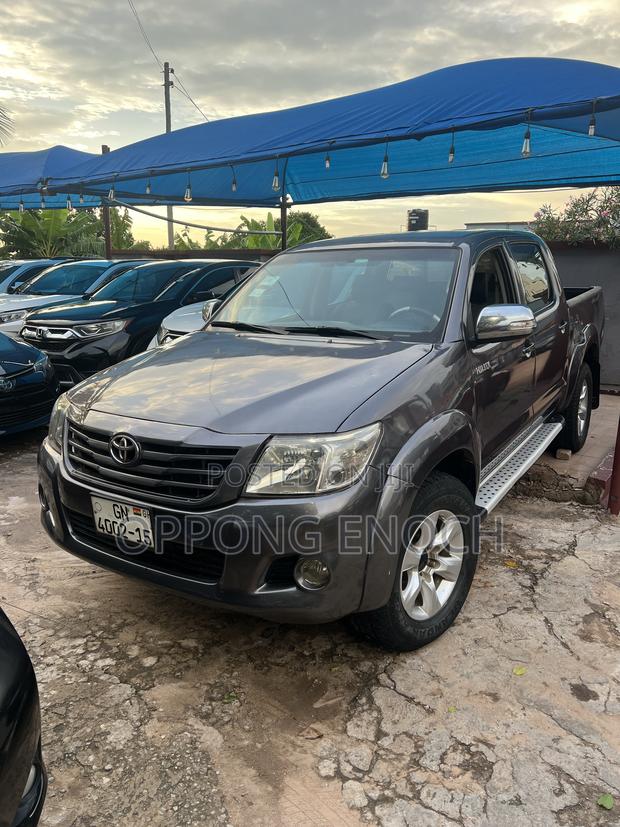 Toyota Hilux SR5 4x4 2015 Gray