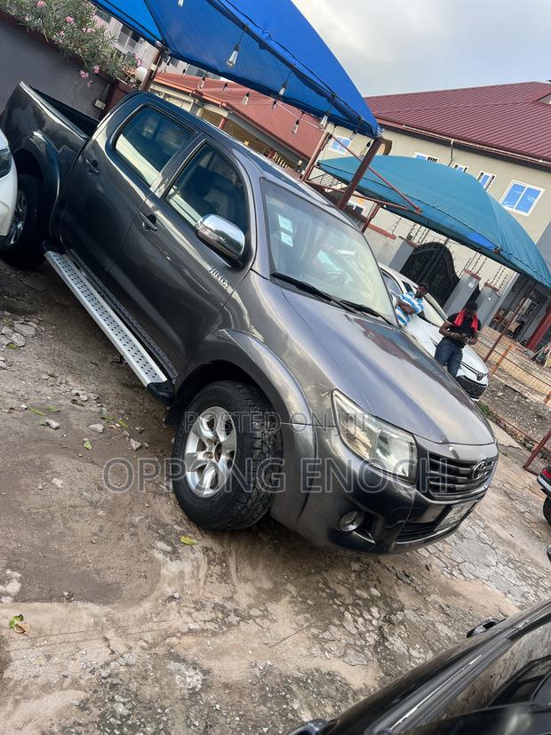 Toyota Hilux SR5 4x4 2015 Gray