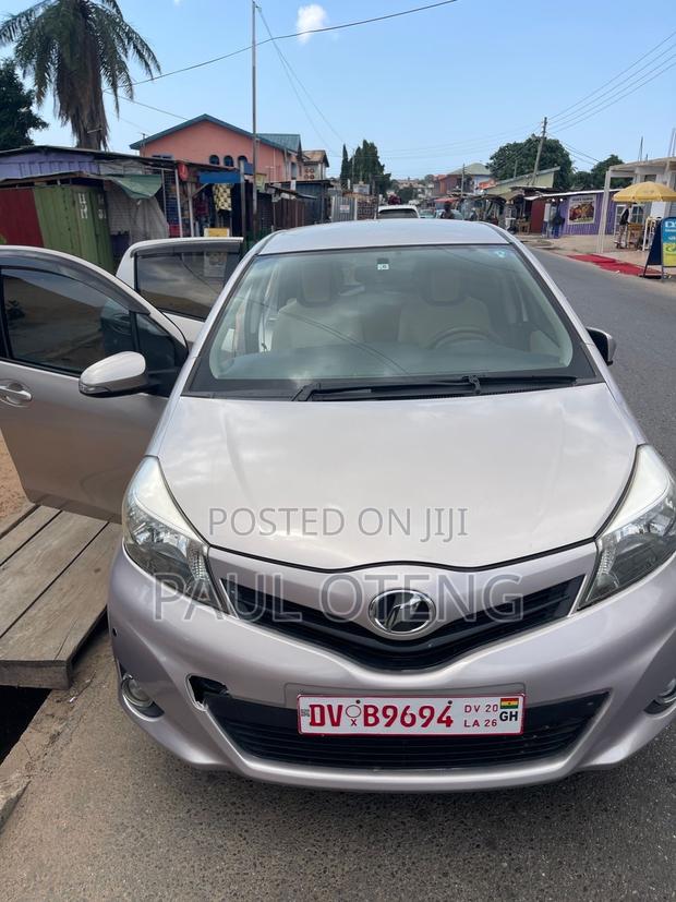 Toyota Vitz 1.3 FWD 5dr 2013 Gray