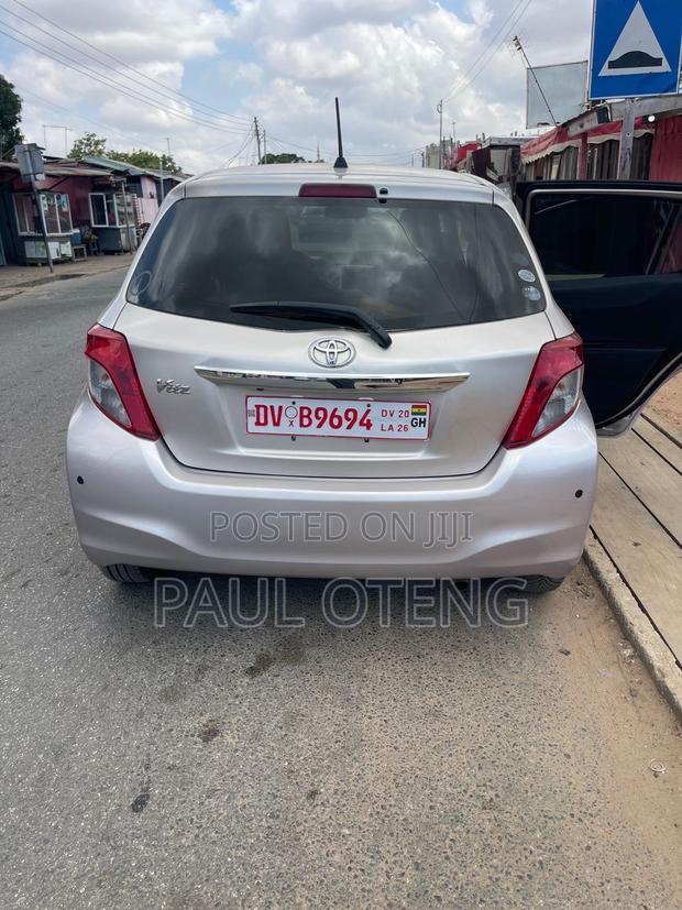 Toyota Vitz 1.3 FWD 5dr 2013 Gray