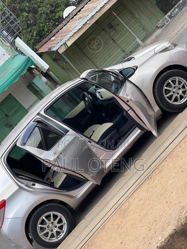 Toyota Vitz 1.3 FWD 5dr 2013 Gray