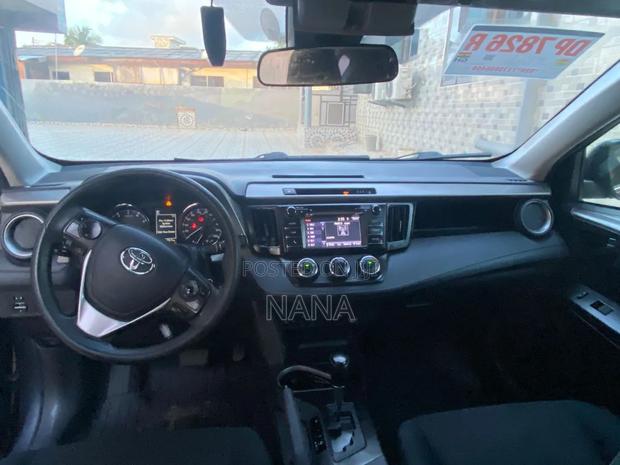 Toyota RAV4 LE 4dr SUV AWD (2.5L 4cyl 6A) 2018 Gray