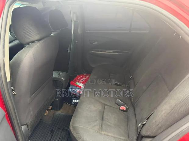 Toyota Yaris Base Sedan 4dr 2010 Red