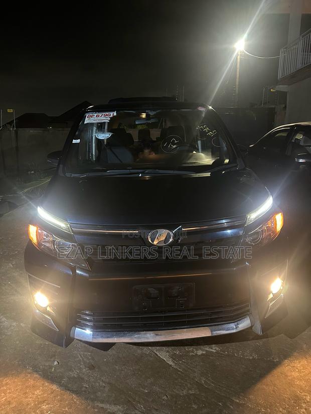 Toyota Voxy SV Premium 2014 Black