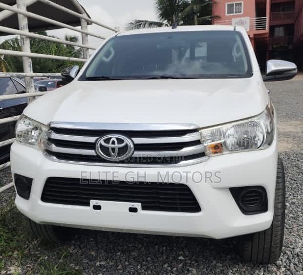 Toyota Hilux Revo Double Cab Petrol 2.7 AWD 2018 White