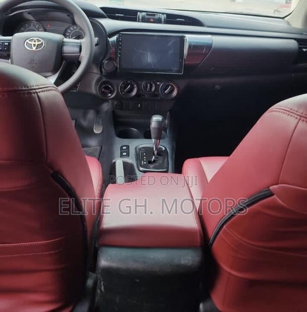 Toyota Hilux Revo Double Cab Petrol 2.7 AWD 2018 White