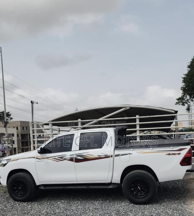 Toyota Hilux Revo Double Cab Petrol 2.7 AWD 2018 White