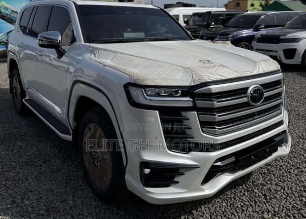 New Toyota Land Cruiser LC300 2025 White
