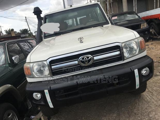 Toyota Land Cruiser 2015 White