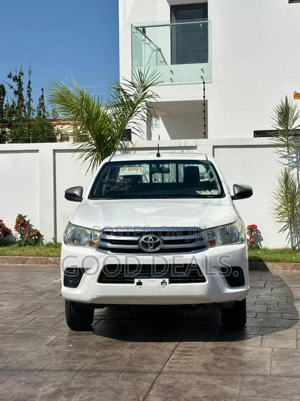 Toyota Hilux SR5 4x4 2017 White
