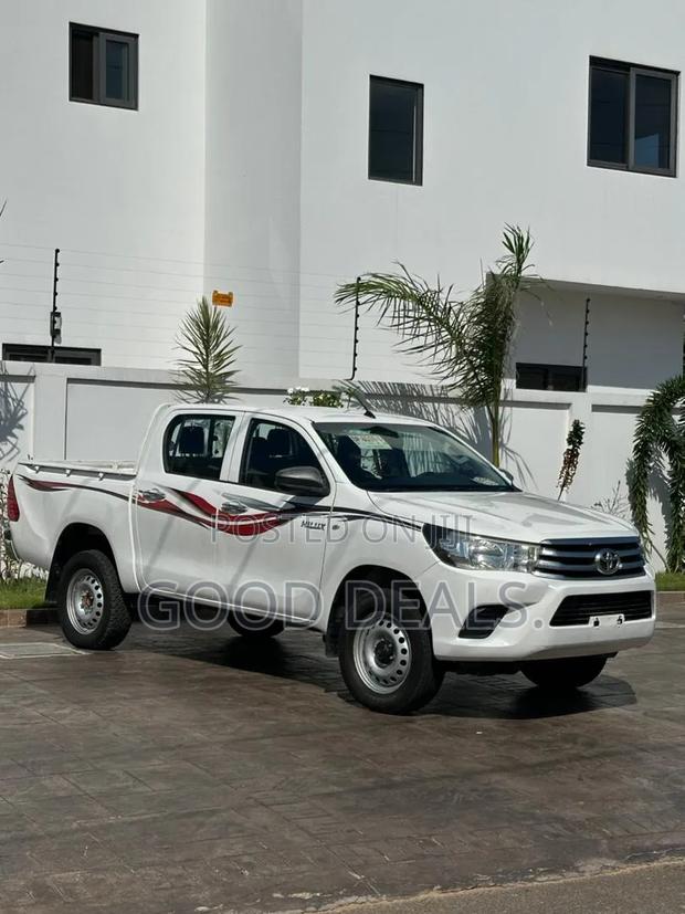 Toyota Hilux SR5 4x4 2017 White