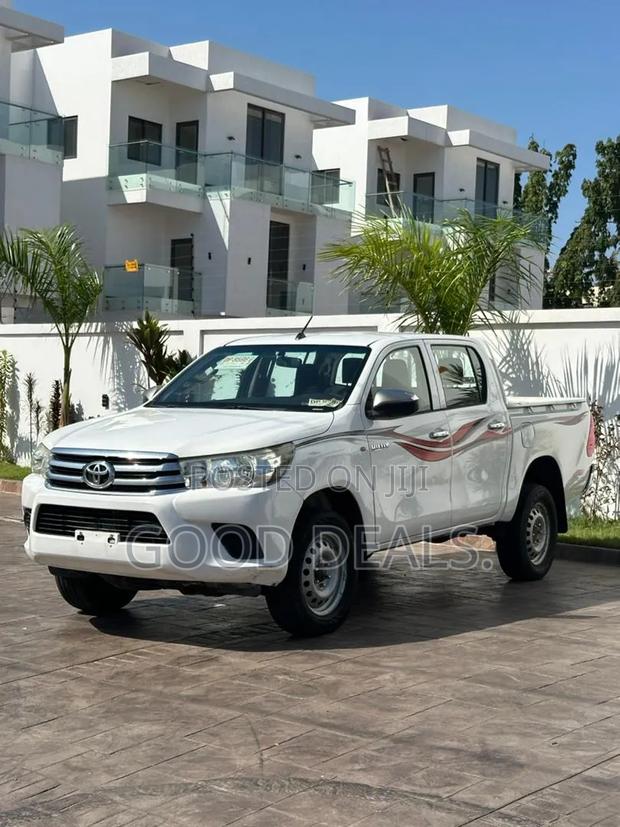 Toyota Hilux SR5 4x4 2017 White