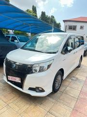 Toyota Esquire 1.8 FWD Hybrid (7 seater) 2016 White for sale