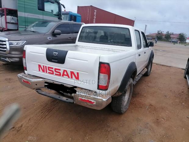 Nissan Hardbody 2008 White