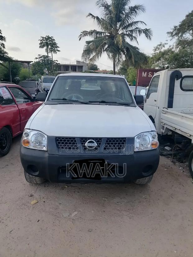 Nissan Hardbody 2008 White