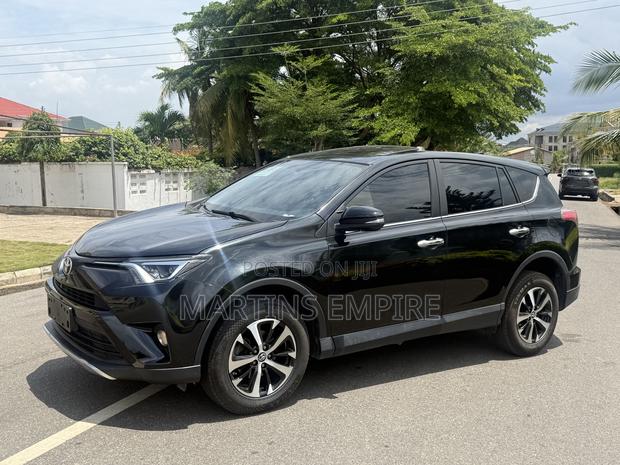 Toyota RAV4 XLE 4dr SUV (2.5L 4cyl 6A) 2018 Black