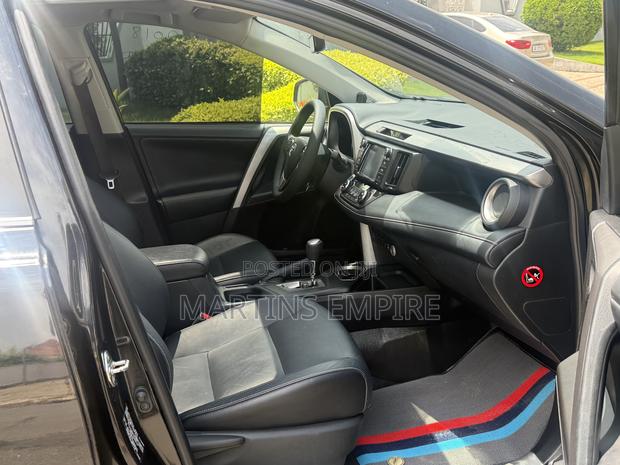 Toyota RAV4 XLE 4dr SUV (2.5L 4cyl 6A) 2018 Black