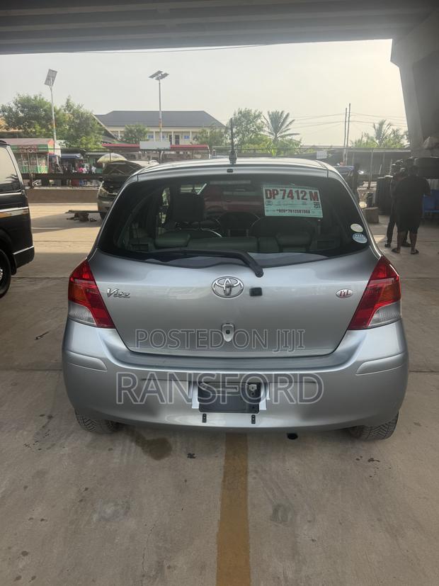 Toyota Vitz 1.3 FWD 5dr 2010 Green