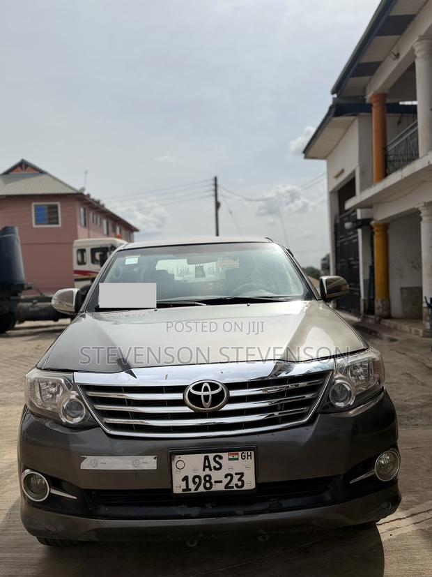 Toyota Fortuner 2.7 RWD 2015 Gold