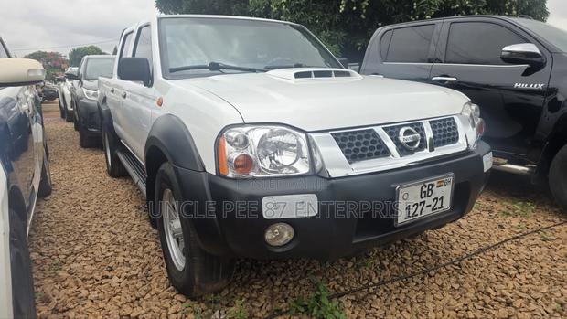 Nissan Hardbody 2021 White