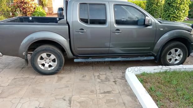Nissan Navara 2.5 dCi 2010 Gray