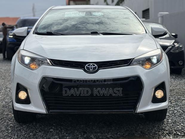 Toyota Corolla S 4dr Sedan (1.8L 4cyl CVT) 2016 White