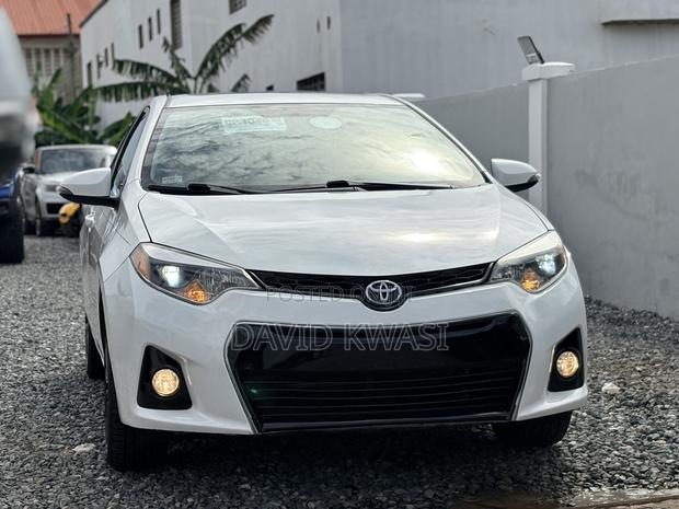 Toyota Corolla S 4dr Sedan (1.8L 4cyl CVT) 2016 White