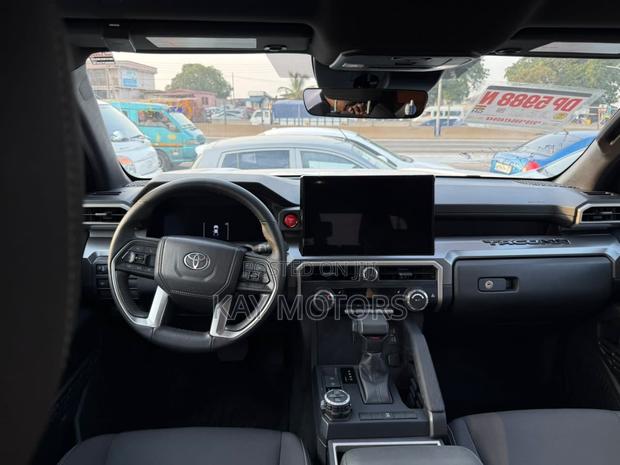 Toyota Tacoma SR5 Double Cab 5' Bed AT 2024 White