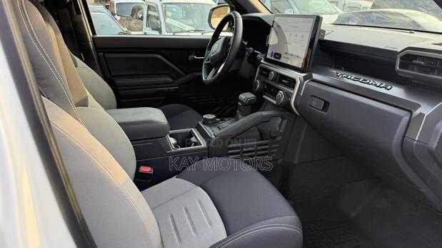 Toyota Tacoma SR5 Double Cab 5' Bed AT 2024 White