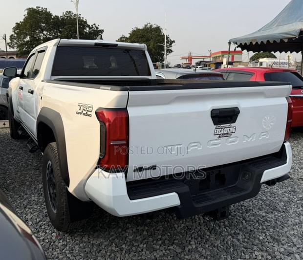 Toyota Tacoma SR5 Double Cab 5' Bed AT 2024 White