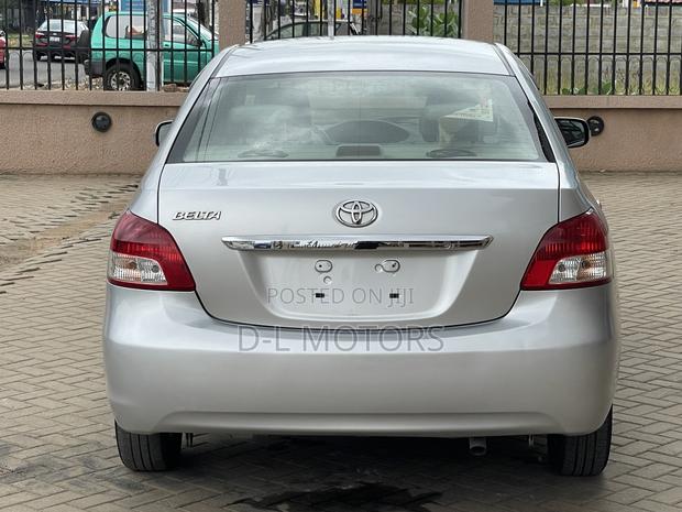 Toyota Belta 2010 Silver
