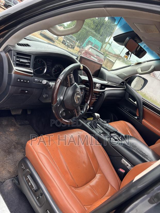 Lexus LX 2016 Black