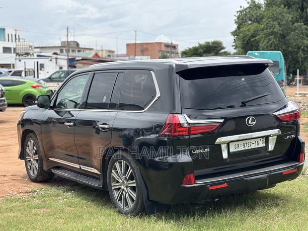 Lexus LX 2016 Black