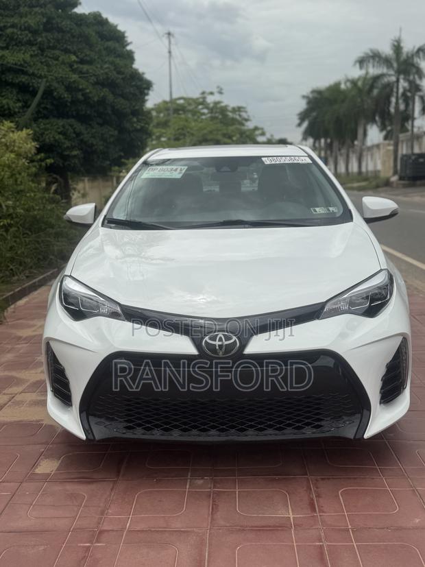 Toyota Corolla SE 4dr Sedan (1.8L 4cyl CVT) 2017 White