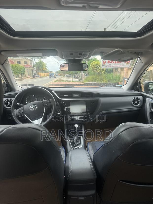 Toyota Corolla SE 4dr Sedan (1.8L 4cyl CVT) 2017 White