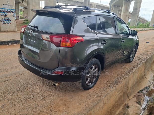 Toyota RAV4 Limited 4dr SUV (2.5L 4cyl 6A) 2014 Gray