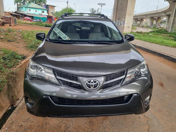 Toyota RAV4 Limited 4dr SUV (2.5L 4cyl 6A) 2014 Gray