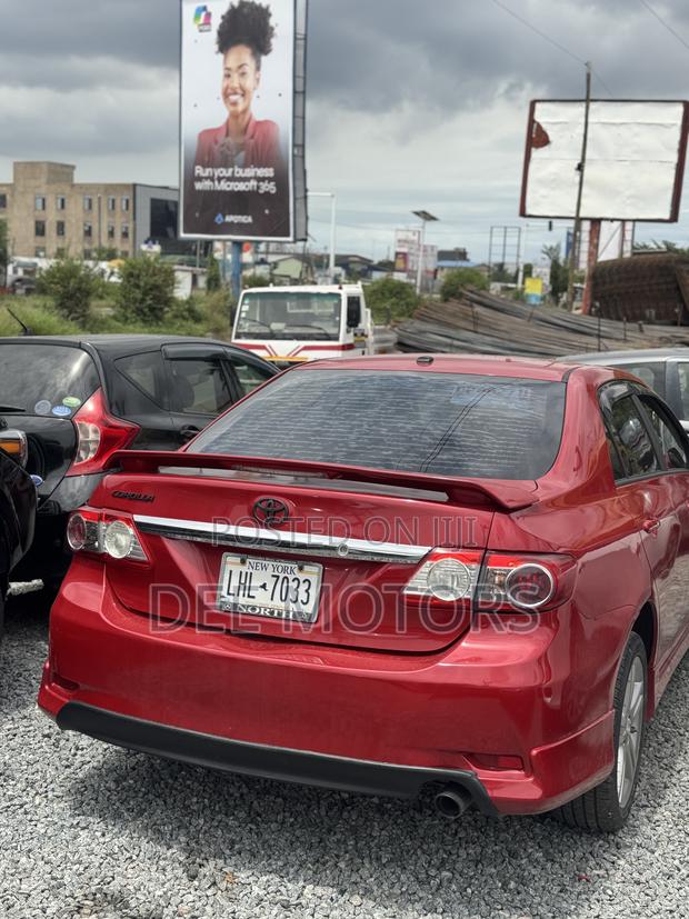 Toyota Corolla S Special Edition 4dr Sedan (1.8L 4cyl 4A) 2013 Red