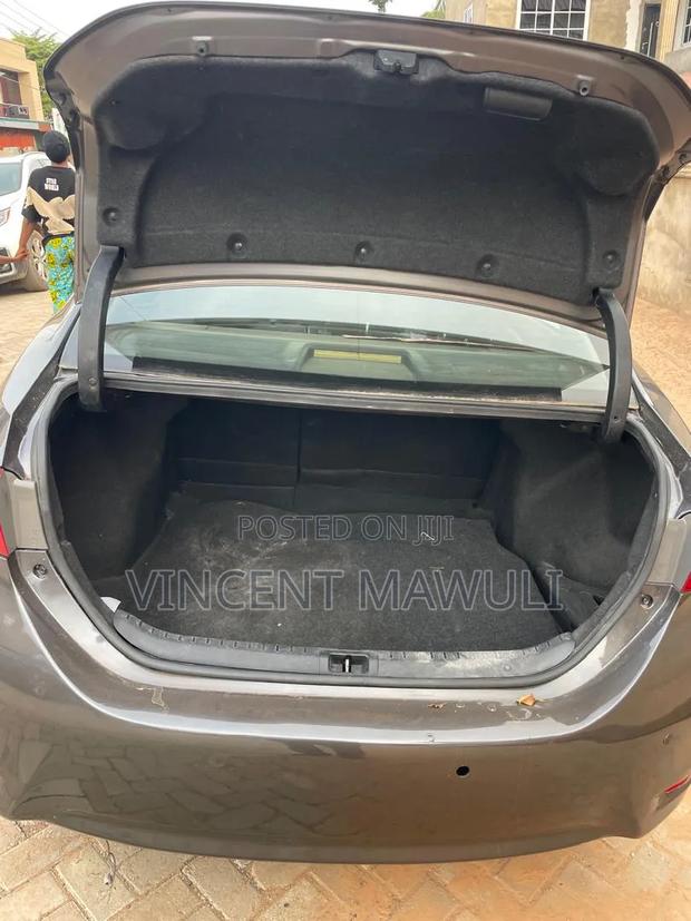 Toyota Corolla LE Eco 4dr Sedan (1.8L 4cyl CVT) 2014 Gray