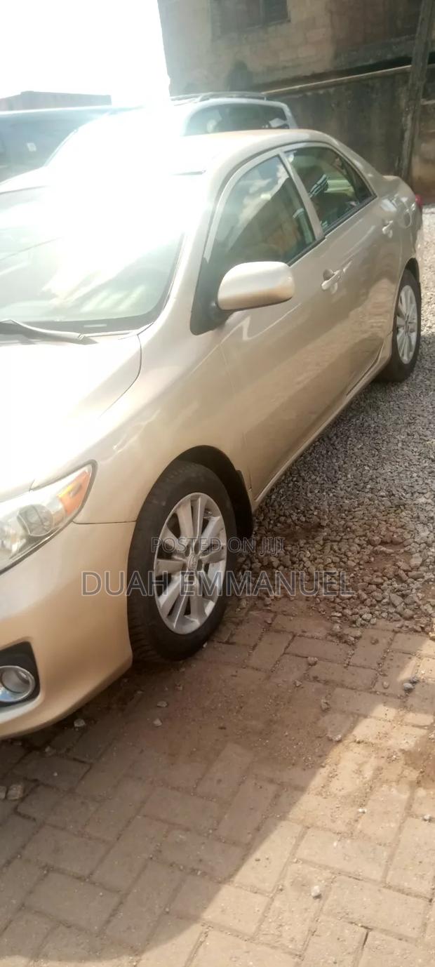 Toyota Corolla LE 4dr Sedan (1.8L 4cyl 4A) 2010 Gold