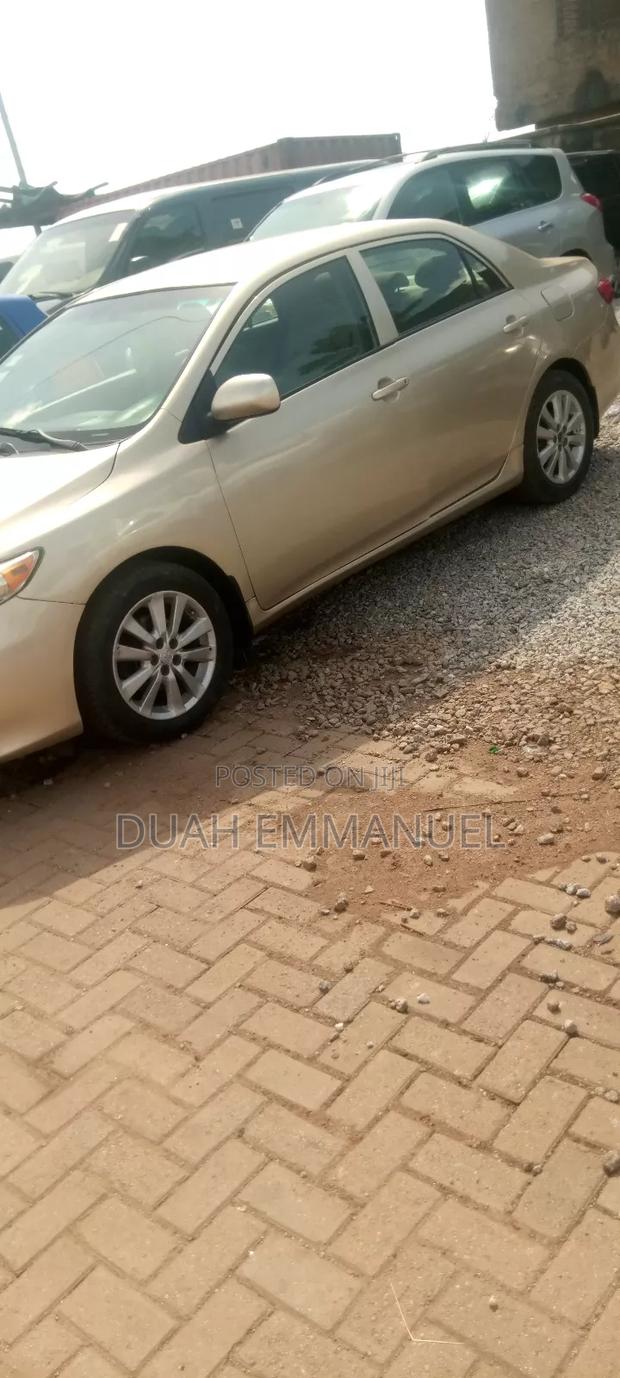 Toyota Corolla LE 4dr Sedan (1.8L 4cyl 4A) 2010 Gold