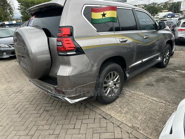 Toyota Land Cruiser Prado 2017 Gray