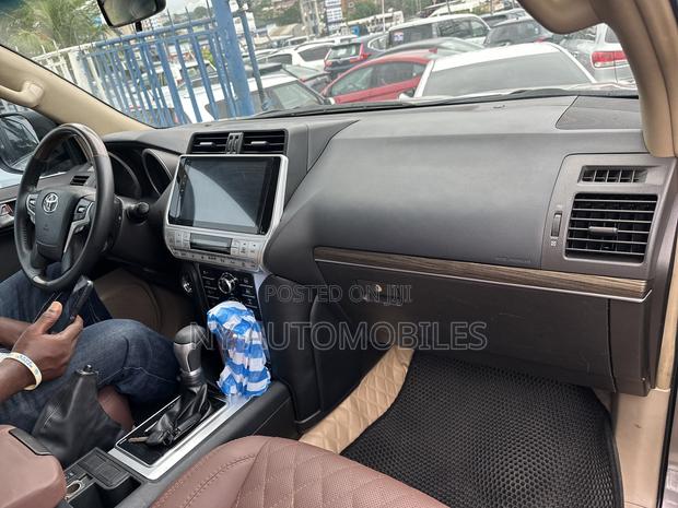 Toyota Land Cruiser Prado 2017 Gray