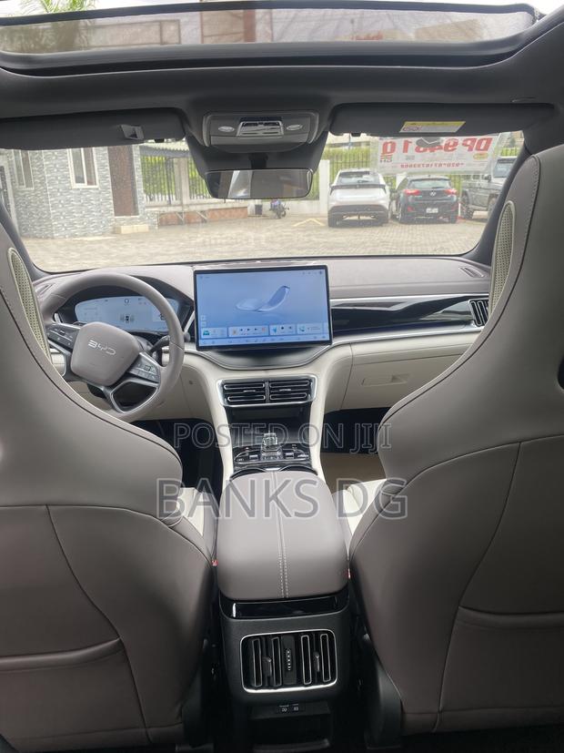New BYD Song Plus DM-i 2025 Gray