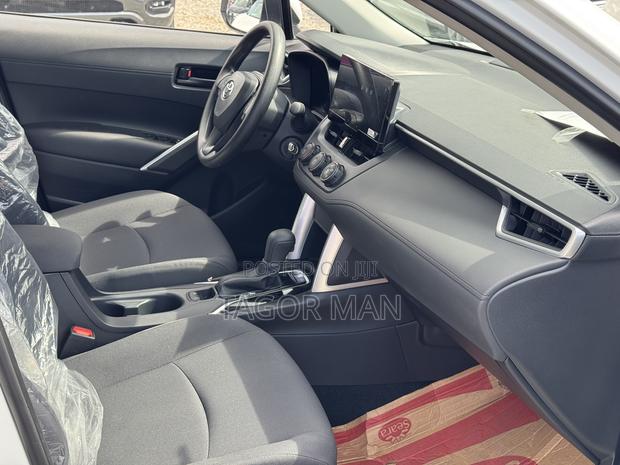 Toyota Corolla Cross 2025 White