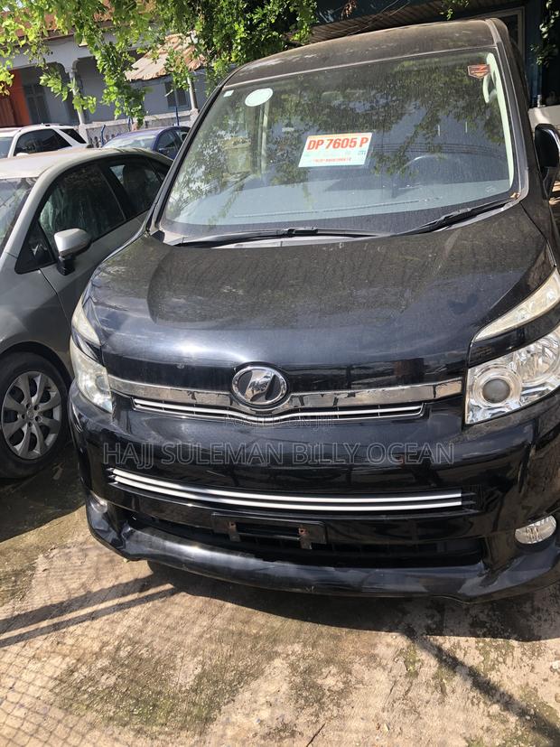 Toyota Voxy 2012 Black