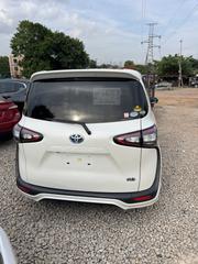 Toyota Sienta 1.5 Hybrid FWD 2016 White for sale
